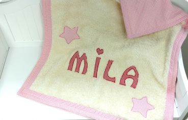 Babydecke mit Namen, Einzelbuchstaben, Modell "Mila"