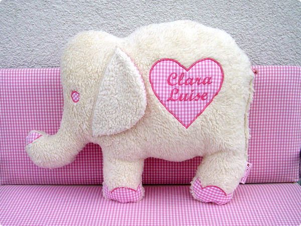 Elefantenkissen mit Herzapplikation und Namensstickerei - wunderschoenes Geburtsgeschenk